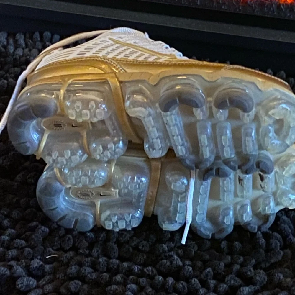 Used - Picture 1 of 3